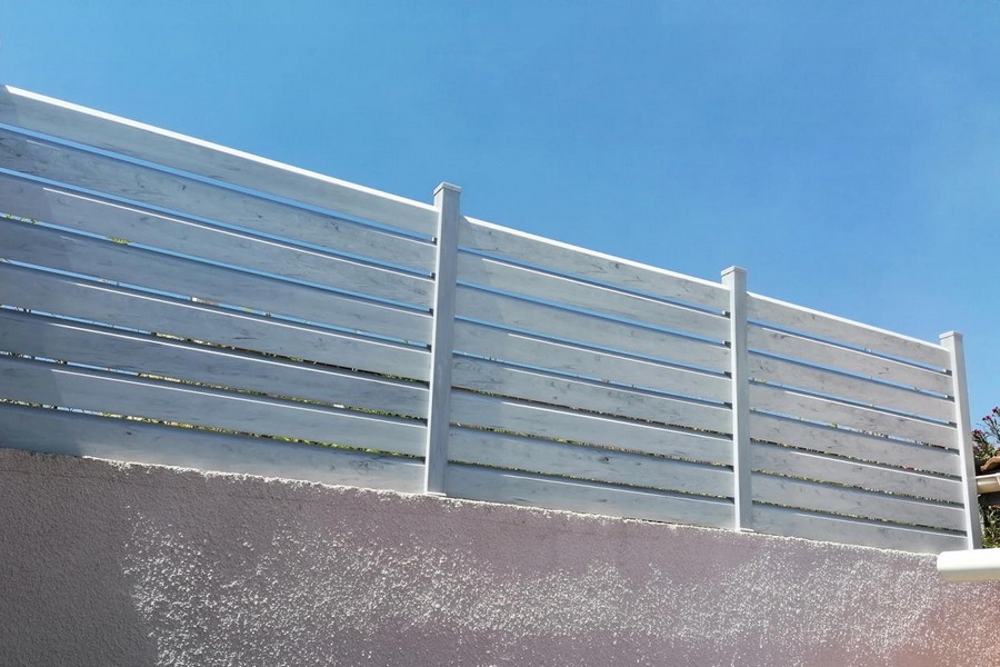 Clôture PVC modèle Lacanau gris cérusé vendue sur le site fenetre38